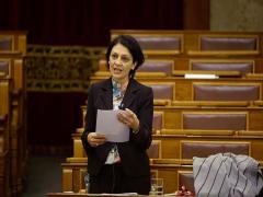 Szakdiplomata lett Osztolyk�n �gnes