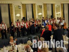 A 100 Tag� Ifj�s�gizenekar