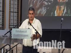 F�hajt�s a roma holokauszt �ldozatainak eml�ke el�tt a P�va utc�ban