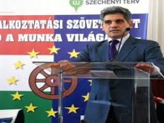 Miniszteri fizet�seket kaphattak Farkas Fl�ri�n bizalmasai az �R�-ben