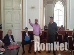 Teljes a k�osz az OR�-ben – az ellenz�k m�r Heged�s fej�t k�veteli