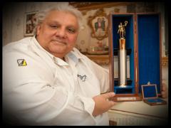 Febru�r 2-�n b�cs�ztatj�k �kr�s Oszk�r cimbalomm�v�szt