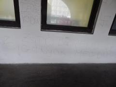 Horogkereszt a roma �nkorm�nyzat fal�n