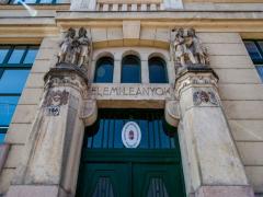 M�r nem igazgat� a gyermekb�ntalmaz�ssal v�dolt angyalf�ldi iskolavezet�