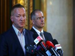 K�sa �gyv�dje a H�d a munka vil�g�ba programban is jog�szkodott