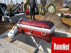 Igazi szt�rhoz m�lt� m�don b�cs�ztatt�k Cs�r� B�l�t