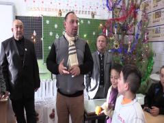 Ezer szeg�ny gyermeket aj�nd�koz meg a Cig�nyp�rt