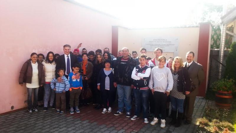 Látogatók a csepeli roma holokauszt központban