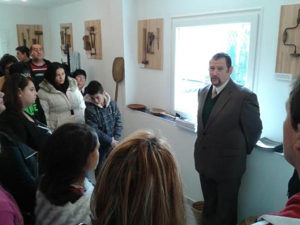 3-Látogatók a csepeli roma holokauszt központban