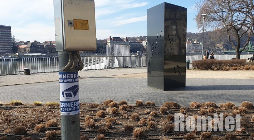 Bekamerázták a Nehru parti emlékművet